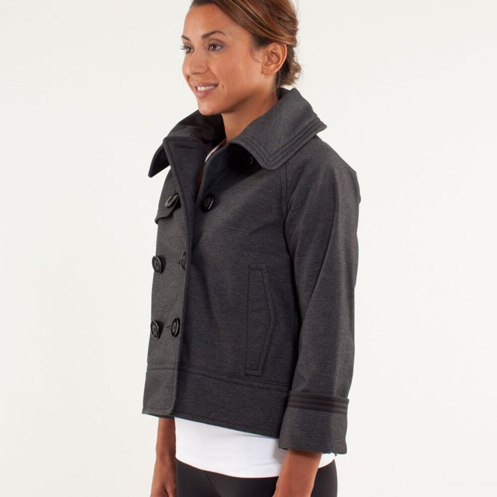 Lululemon Coco Softshell Size 4 - image 3